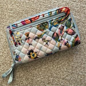 Vera Bradley RFID Deluxe Travel Wallet - Quilted - Floral Blue - NWT